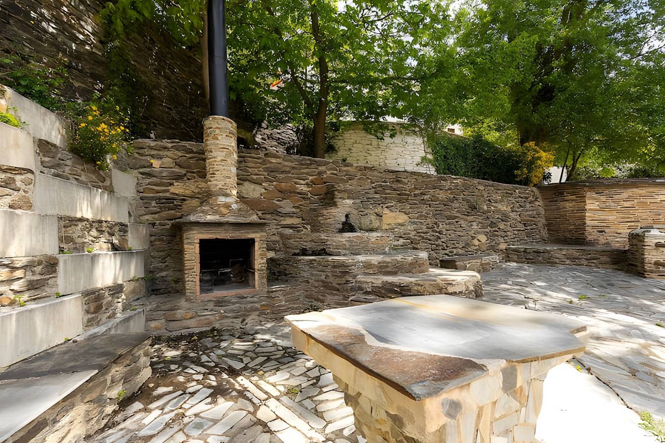 Holiday Home 'Los Compadres' with Mountain View, Shared Pool and Wi-Fi in Capileira, Granada Province