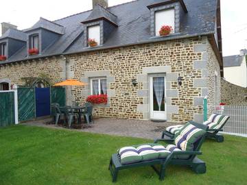 Gîte pour 6 personnes, avec terrasse et jardin à Juilley