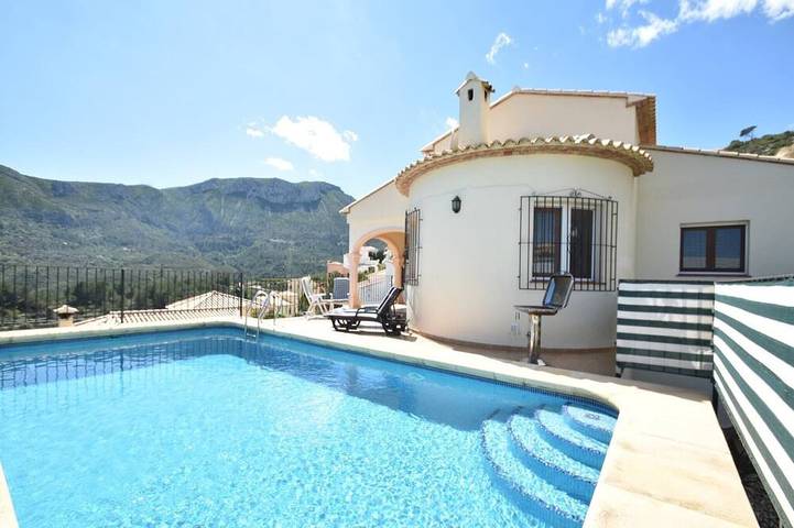 Chalet para 6 personas, con terraza y piscina - 1
