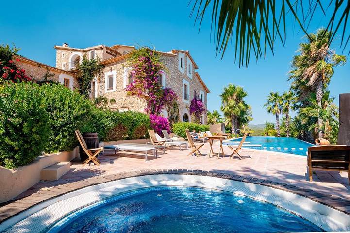Holiday home for 33 people, with hot tub and sauna as well as garden - 1