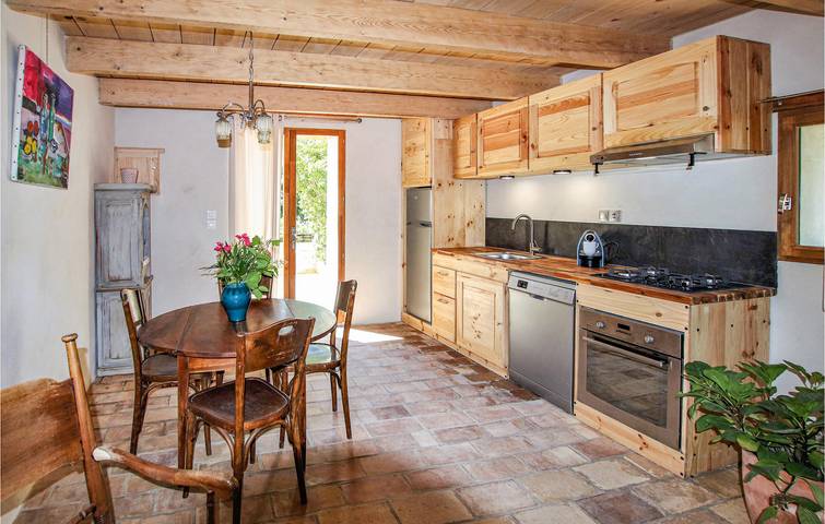 Encantador 62sqm Apt w / congelador, piscina y aparcamiento in Saint-Didier, Parque natural regional del Mont Ventoux