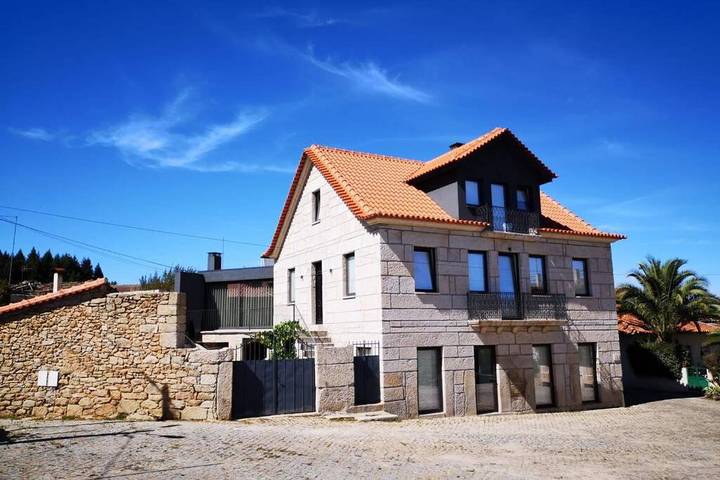 Location de vacances pour 12 personnes, avec piscine et jardin dans Penalva do Castelo