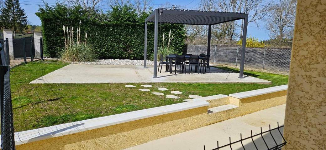 Gîte pour 4 personnes, avec terrasse et jardin à Priay