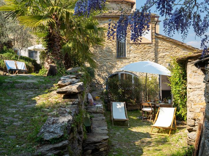 Casa vacanza per 4 persone, con giardino e terrazza, con animali domestici in Liguria