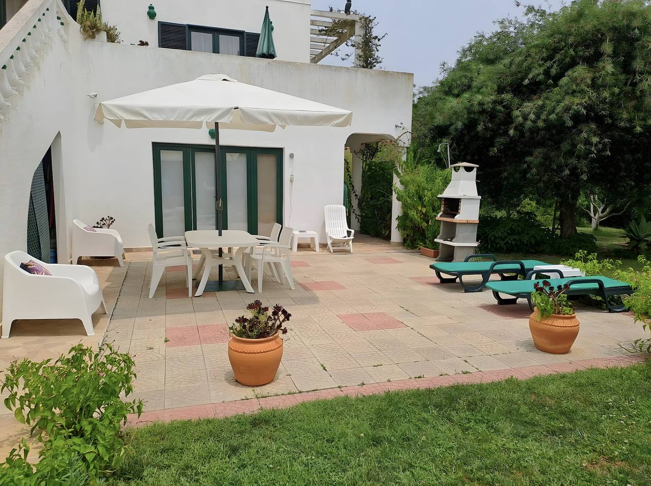 Entire apartment, Apartment 'Tranquility Villa Fonte Coberta' with Shared Pool, Wi-Fi and Air Conditioning in São Sebastião, Lagos