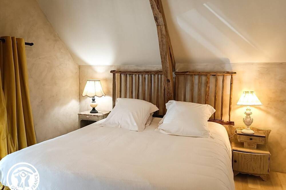 La Grange de René with wood-fired Nordic bath in Cajarc, Massif Central