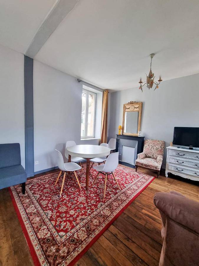 Appartement entier, Duplex Quartier Historique Forteresse des Ducs de Bourbon in Bourbon-l'Archambault, Allier