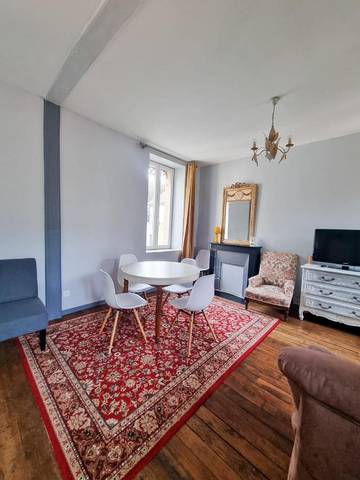 Gîte pour 4 personnes, avec jardin ainsi que vue et terrasse à Bourbon-l'Archambault