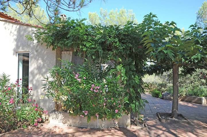 Provencal house with direct access to lake and private pool in Esparron-de-Verdon, Alpes de Alta Provenza