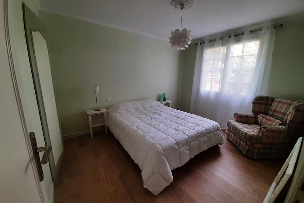Family home with swimming pool close to beaches, lakes and cycle paths. in Tosse, Côte d’Argent