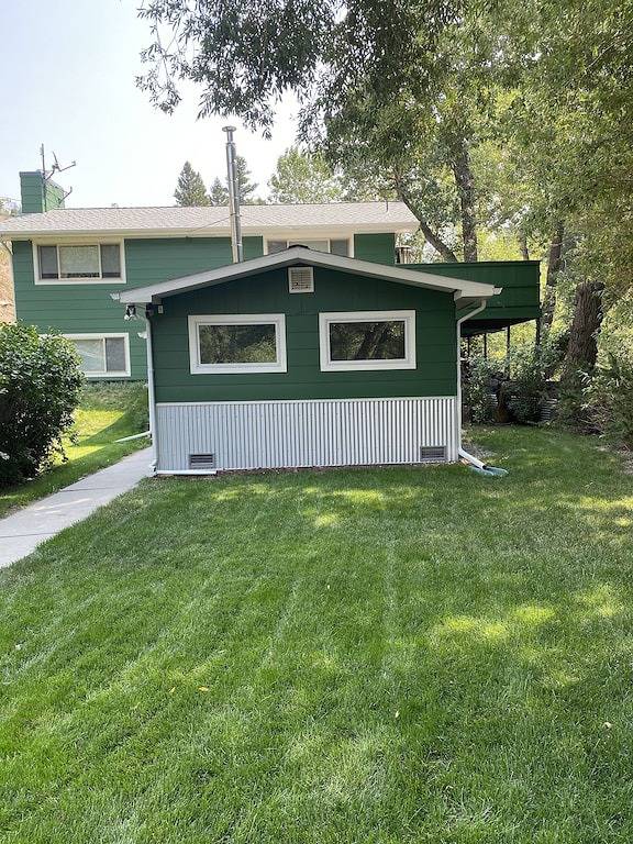 Vacation rental for 6 people, with balcony and yard as well as hot tub in Bridger Bowl