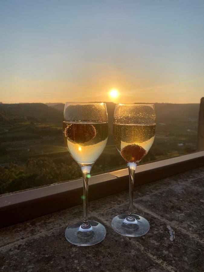 Chambre d’hôte pour 2 personnes, avec vue ainsi que piscine et balcon dans Xaghra