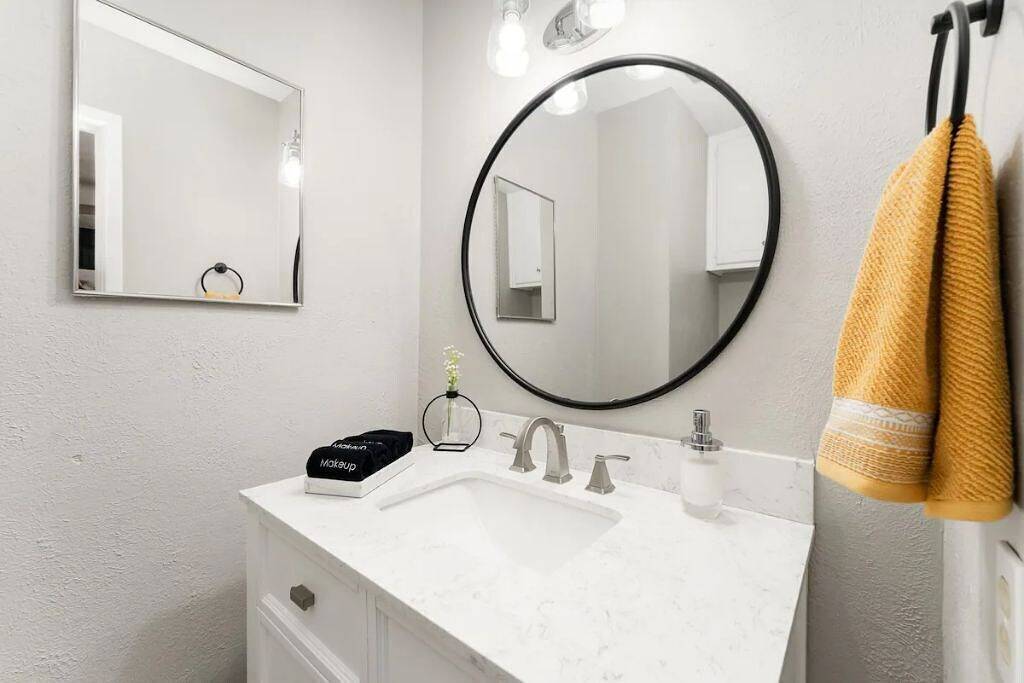 Self Check-in / Full kitchen / Central location in Lubbock, Lubbock County