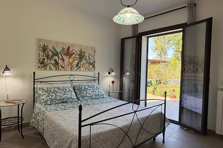 Villa between the sea and the volcano Etna with jacuzzi, private pool and garden in Zafferana Etnea, Etna