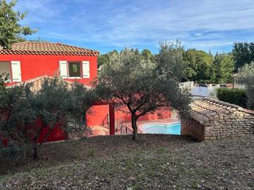 Location de vacances pour 8 personnes, avec piscine et jardin à Saint-Julien-de-Peyrolas