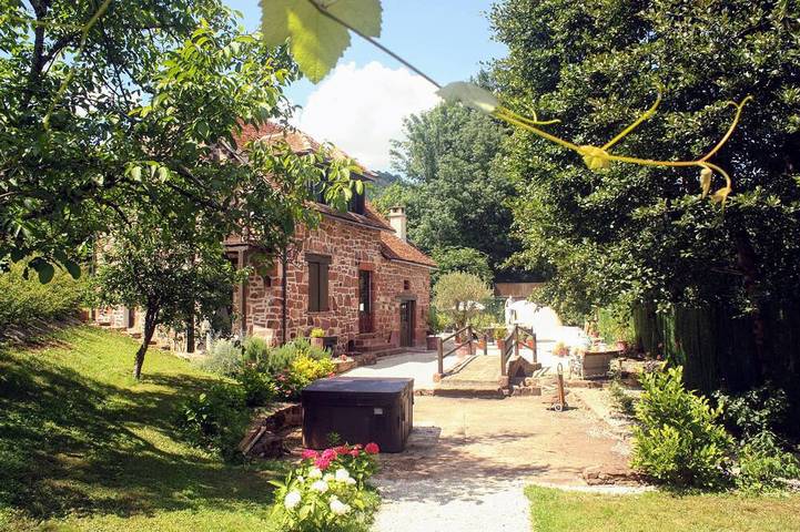 Location de vacances pour 10 personnes, avec jacuzzi et jardin, animaux acceptés à Collonges-la-Rouge - 4