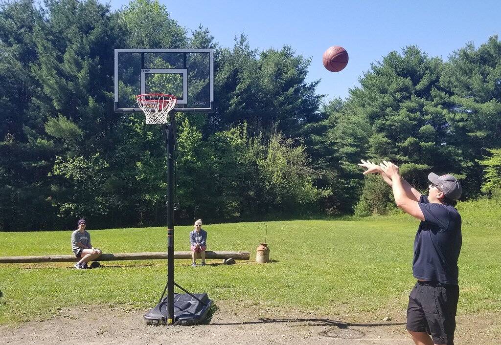Genießen Sie ein 5 Schlafzimmer, 3 Badezimmer Blockhaus auf 200 privaten Morgen in Tioga County