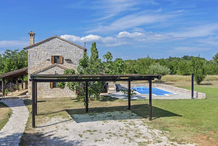 Ferienhaus Mariva * großer Garten, privater Pool, Grill, Wlan in Žminj, Zentralistrien