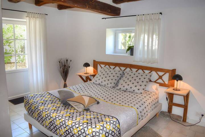 Gîte pour 2 personnes, avec piscine et jardin à Dame-Marie-les-Bois