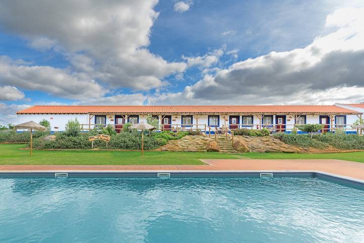 Entire apartment, Holiday Home 'Eva' with Mountain View, Wi-Fi and Air Conditioning in São Luís, Costa Alentejana