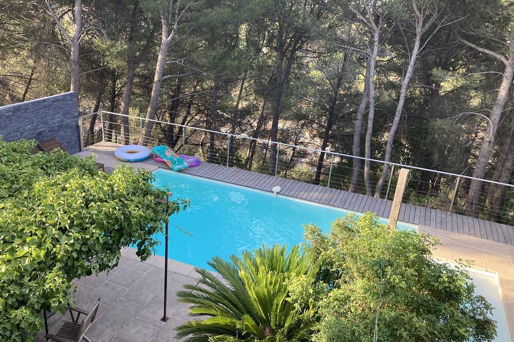 5 bedrooms and 3 bathrooms Luxurious villa 6km from Cassis in Roquefort-la-Bédoule, Marseille region