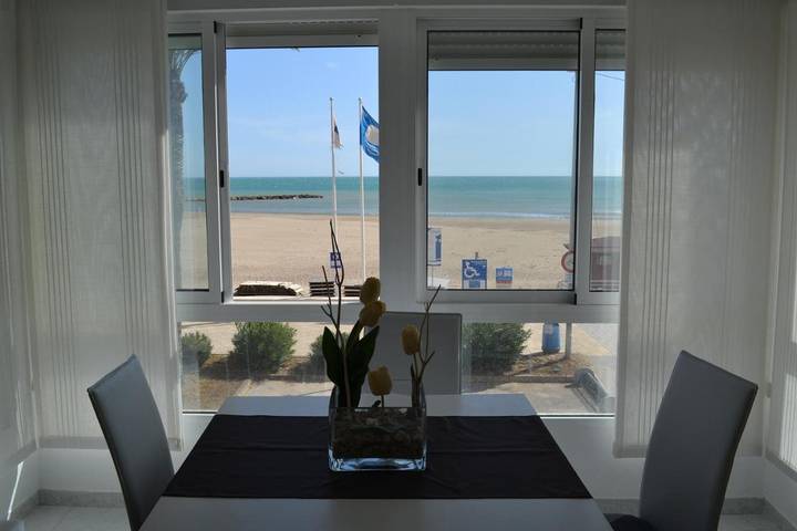 Gîte pour 5 personnes, avec piscine et vue sur le lac ainsi que vue et balcon à Torreblanca - 2