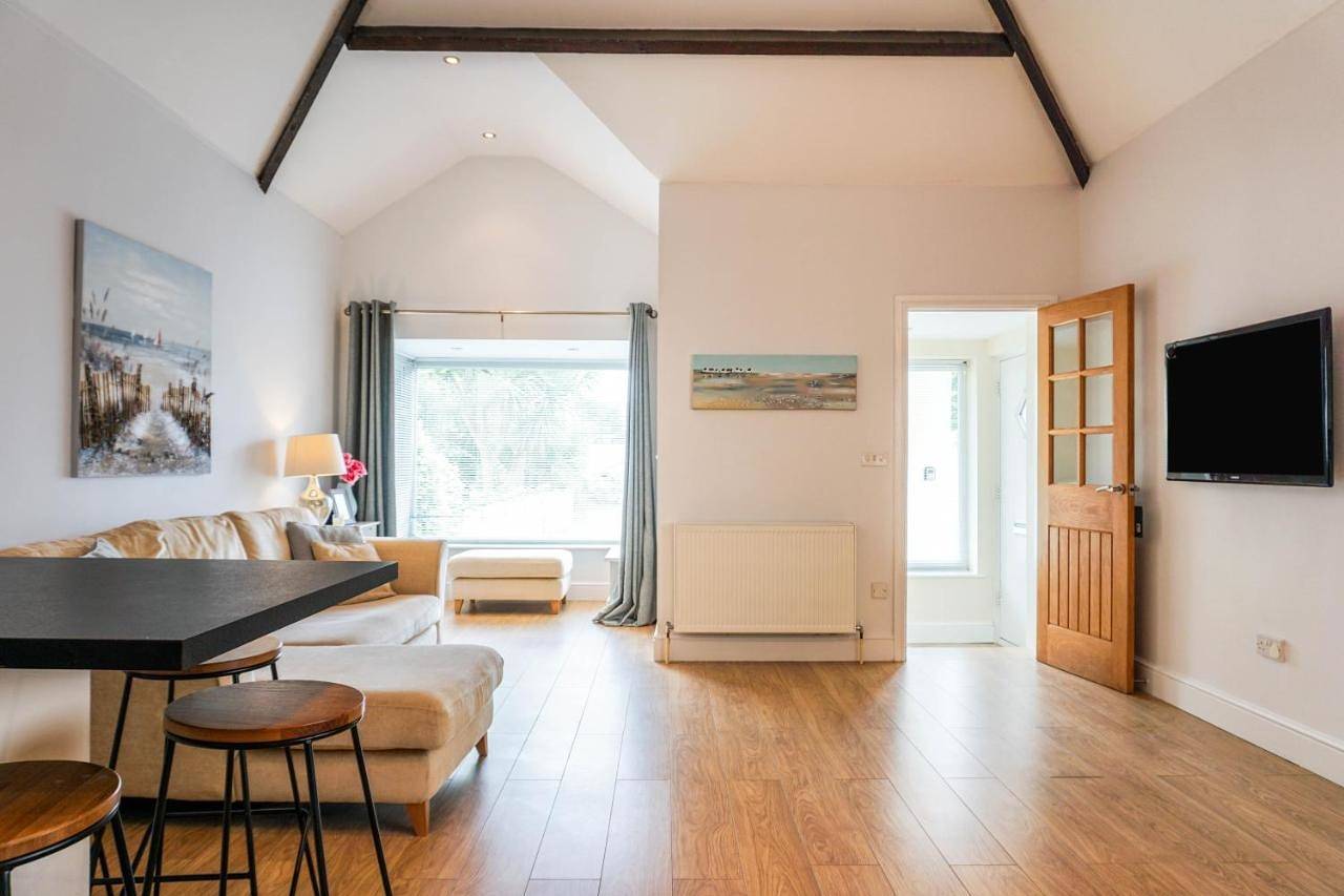 Three-Bedroom House in Swansea, Swansea region