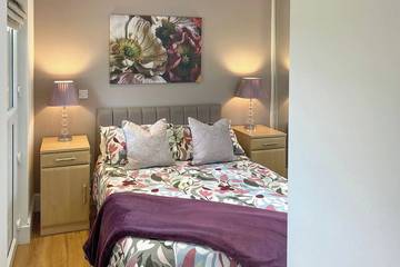 Cabin for 4 Guests in Sherwood Forest, Nottinghamshire, Picture 1