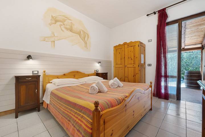 Hel lejlighed, Apartment 'Camera Matrimoniale E Patio Garden' with Lake View, Shared Garden and Wi-Fi in Toscolano-Maderno, Garda-Fjellene