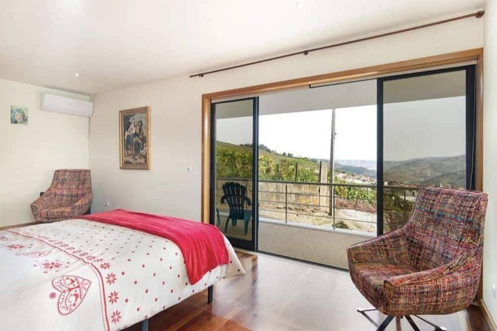 Villa with pool in the Douro Valley in Serra do Marão, Baião