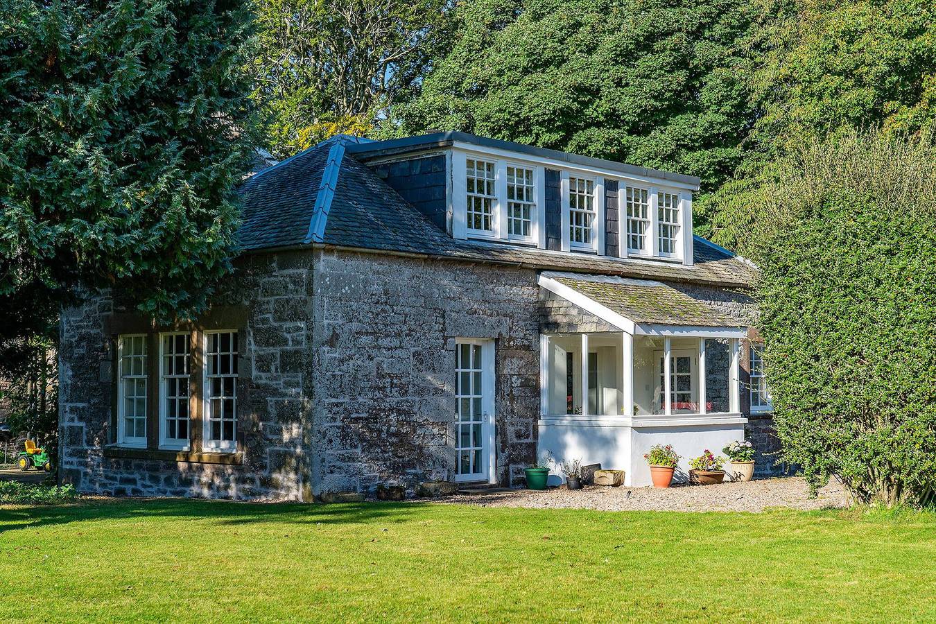 Kirkgate Cottage - 2 Bed Secluded Spot in Angus