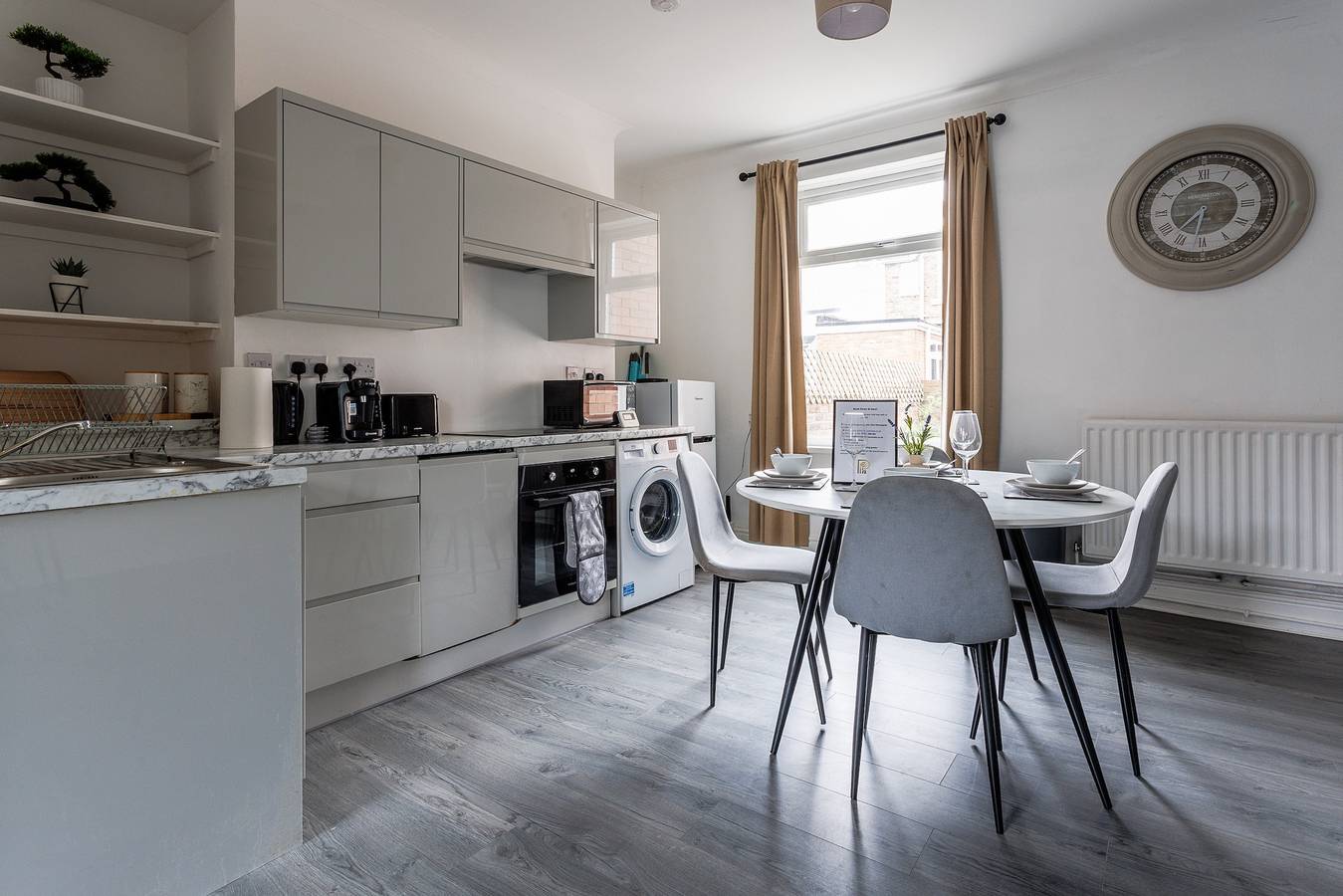 3 Bed House - Sleeps 5 - Parking - Wifi in Durham, County Durham