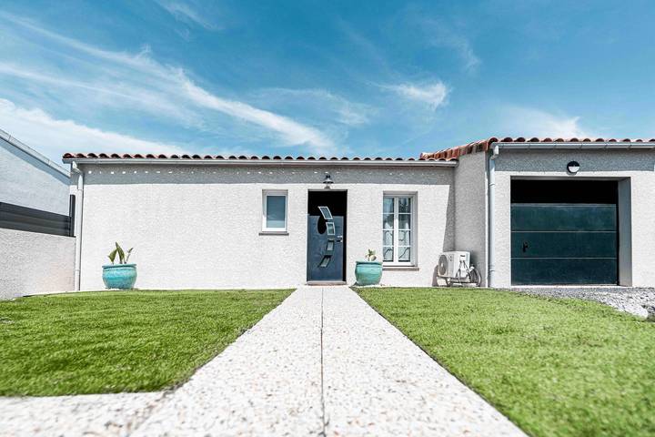 Villa Pancho: quiet, AC, private pool. in Trèbes, Région de Carcassonne