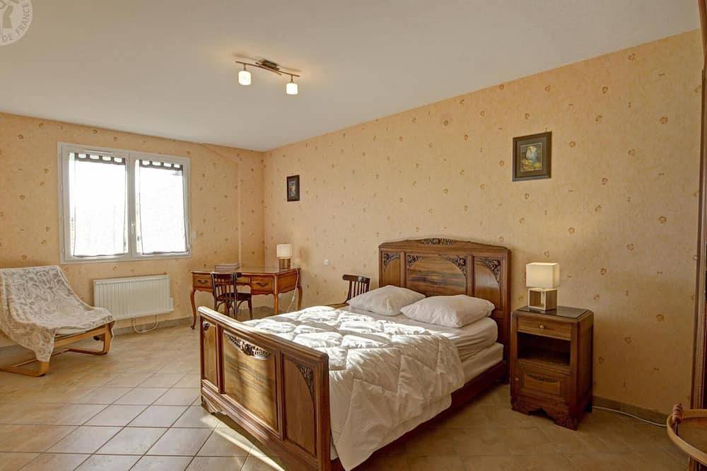 Gîte rural avec jardin et jeux pour enfants in Saint-Romain-en-Jarez, Loire