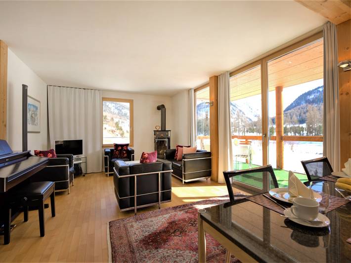 Ferienwohnung für 4 Personen, mit Balkon und Garten sowie Ausblick in Pontresina