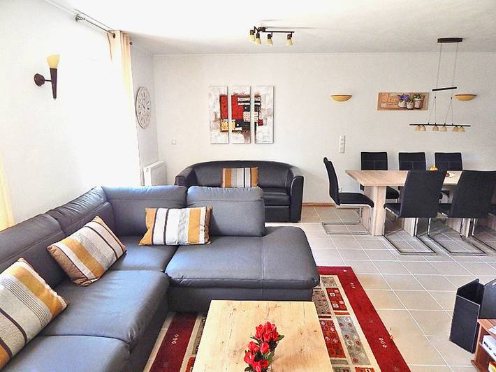 Ganze Ferienwohnung, Ferienwohnung Bergidyll - Ferienwohnung Chiemsee 113 qm, wohnen auf zwei Ebenen: Wohnraum Erdgeschoss, drei separate Schlafzimmer Dachgeschoss in Sachrang, Aschau im Chiemgau