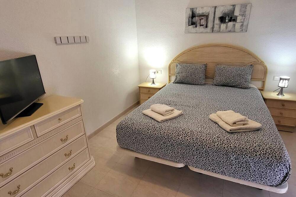 Villa con piscina privada y un gran solárium cerrado. in Benijófar, Costa Blanca