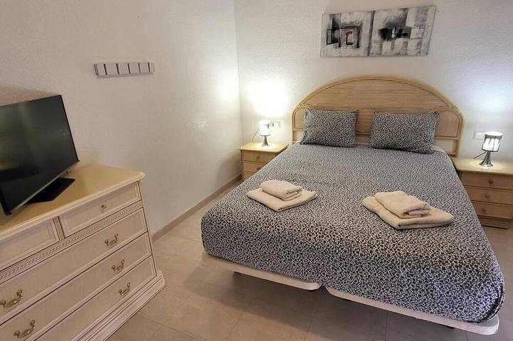 Villa avec piscine privée et une grande terrasse ensoleillée. in Benijófar, Costa Blanca