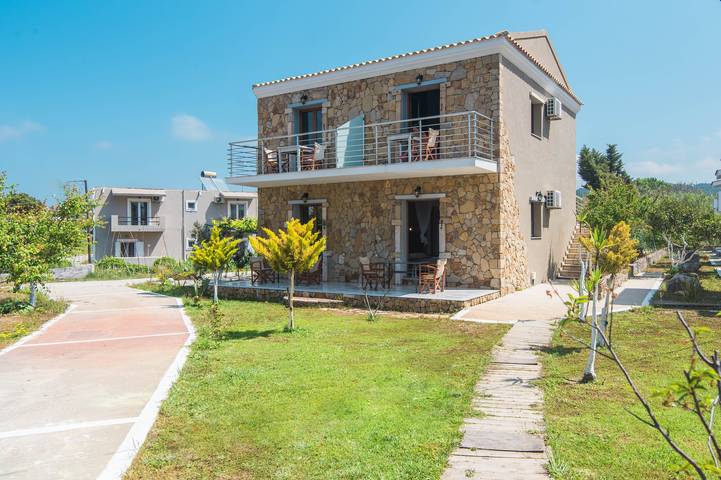 Hel studio-lejlighed, 'Mirage Arillas Studio Type B15' with Sea View, Shared Pool & Wi-Fi in Arillas, Korfu