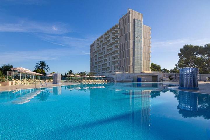 Hôtel pour 4 personnes, avec Terrasse ainsi que Bassin pour enfant et Piscine