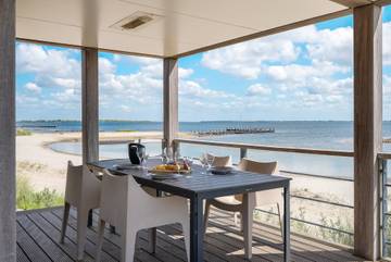 Villa for 6 Guests in Goeree-Overflakkee, North Sea Netherlands, Picture 2