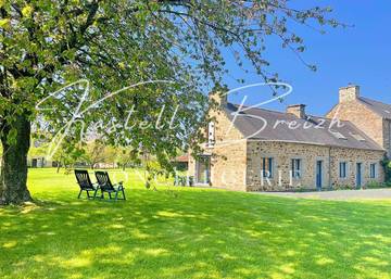 Location de vacances pour 11 personnes à Goudelin