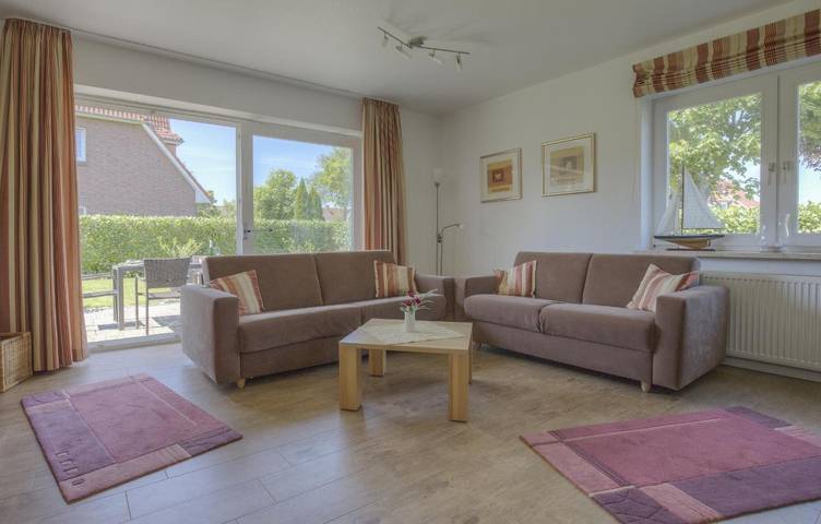 Amrumbank Terrace Apartment with Private Terrace, Garden, and Wi-Fi