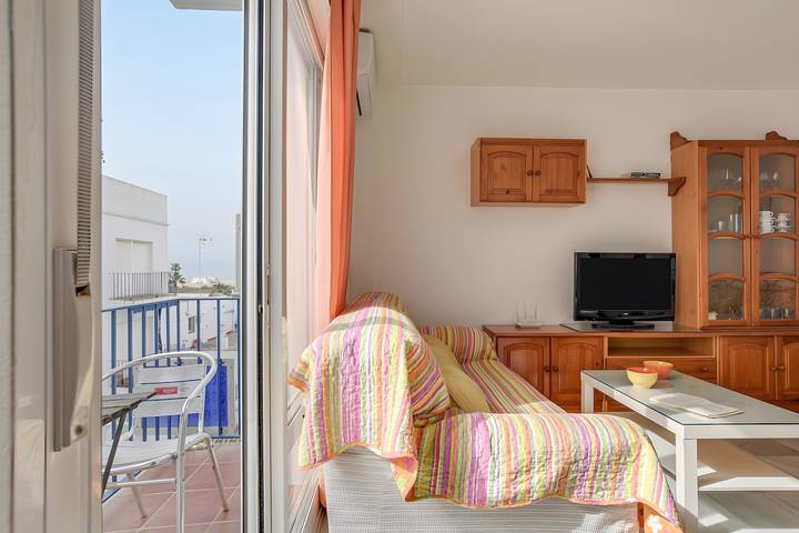 Appartamento intero, Appartamento Tomy - Solo famiglie, vista mare, balcone e Wi-Fi in Playa de los Bateles (Conil de la Frontera), Conil de la Frontera