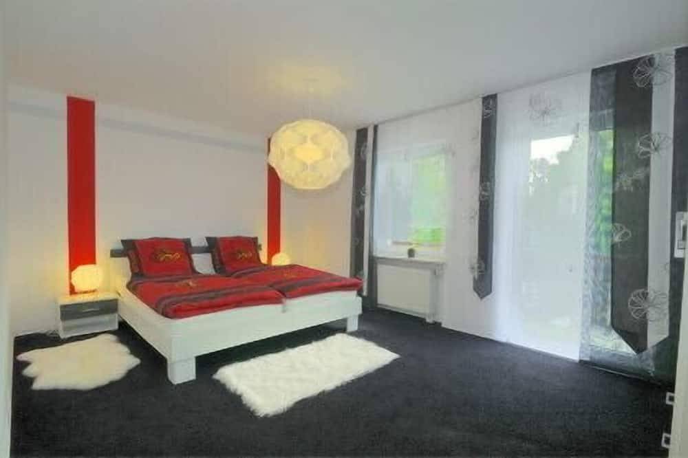 Ganze Wohnung, Moderne Ferienwohnung für 6 Pers. mit Balkon in ruhiger Lage in Geroldsgrün, Landkreis Hof