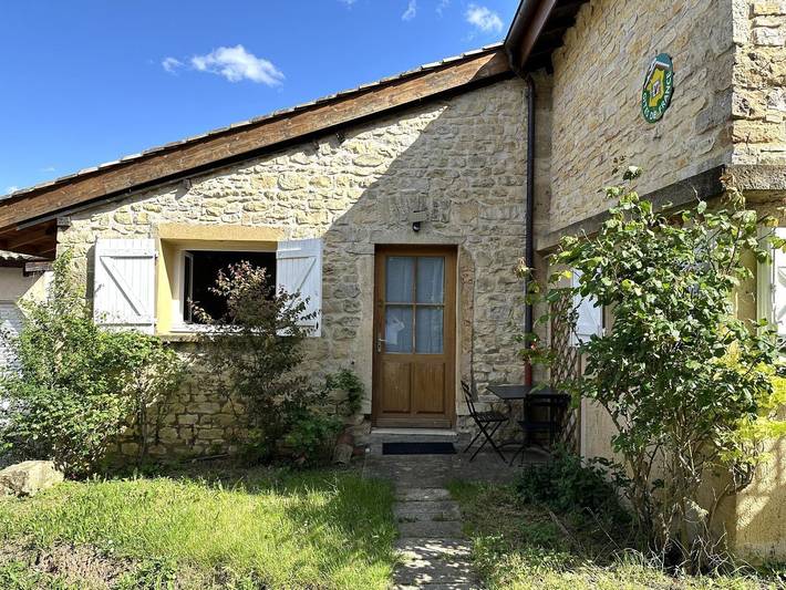 Gîte pour 4 personnes, avec jardin dans Beaujolais