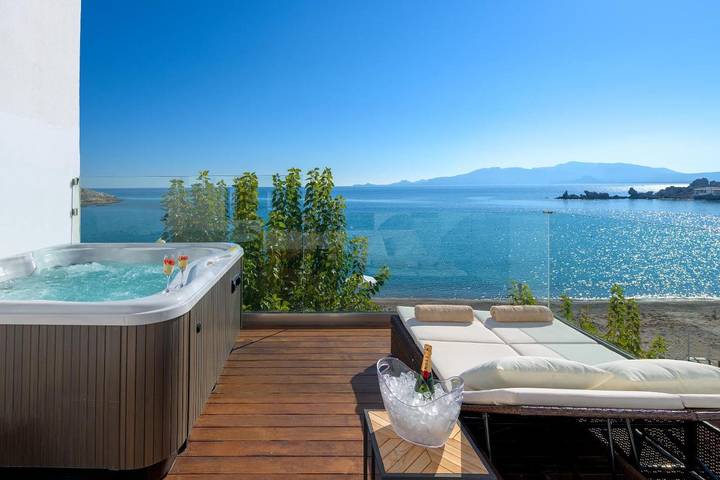 Ferienhaus für 10 Personen, mit Balkon und Whirlpool sowie Terrasse und Garten