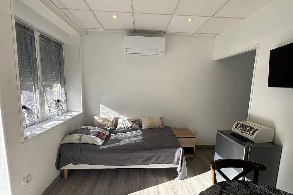 Appartement entier, Studio 2 / 3 pers à 20min du Lioran avec ménage inclus ! in Neussargues en Pinatelle, Parc naturel régional des Volcans d'Auvergne