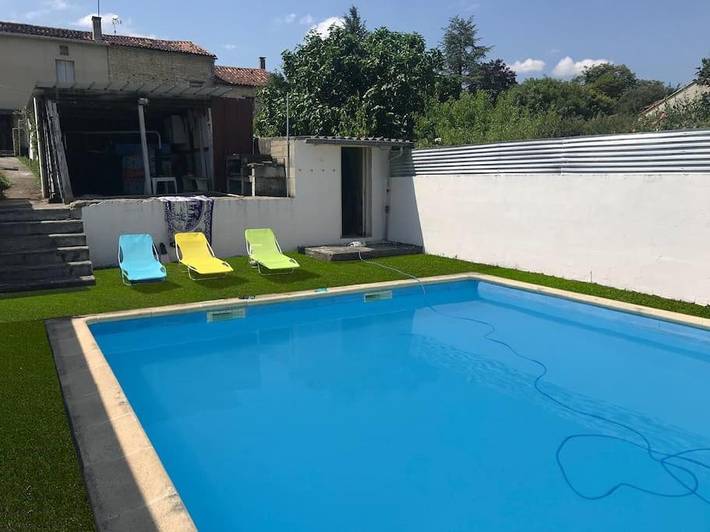Location de vacances pour 12 personnes, avec Piscine et Vue à Villejésus