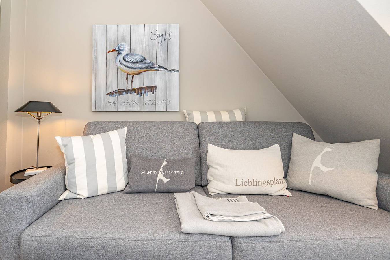 Ganze Wohnung, Stilvolle Ferienwohnung für bis zu 4 Personen mit Balkon. in Wenningstedt, Sylt